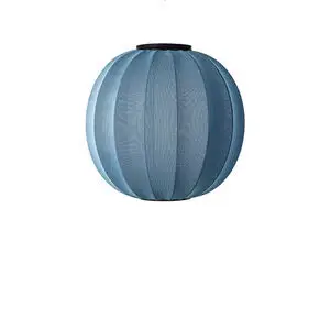 Rund loftlampe i blå sten med striber og sort top.